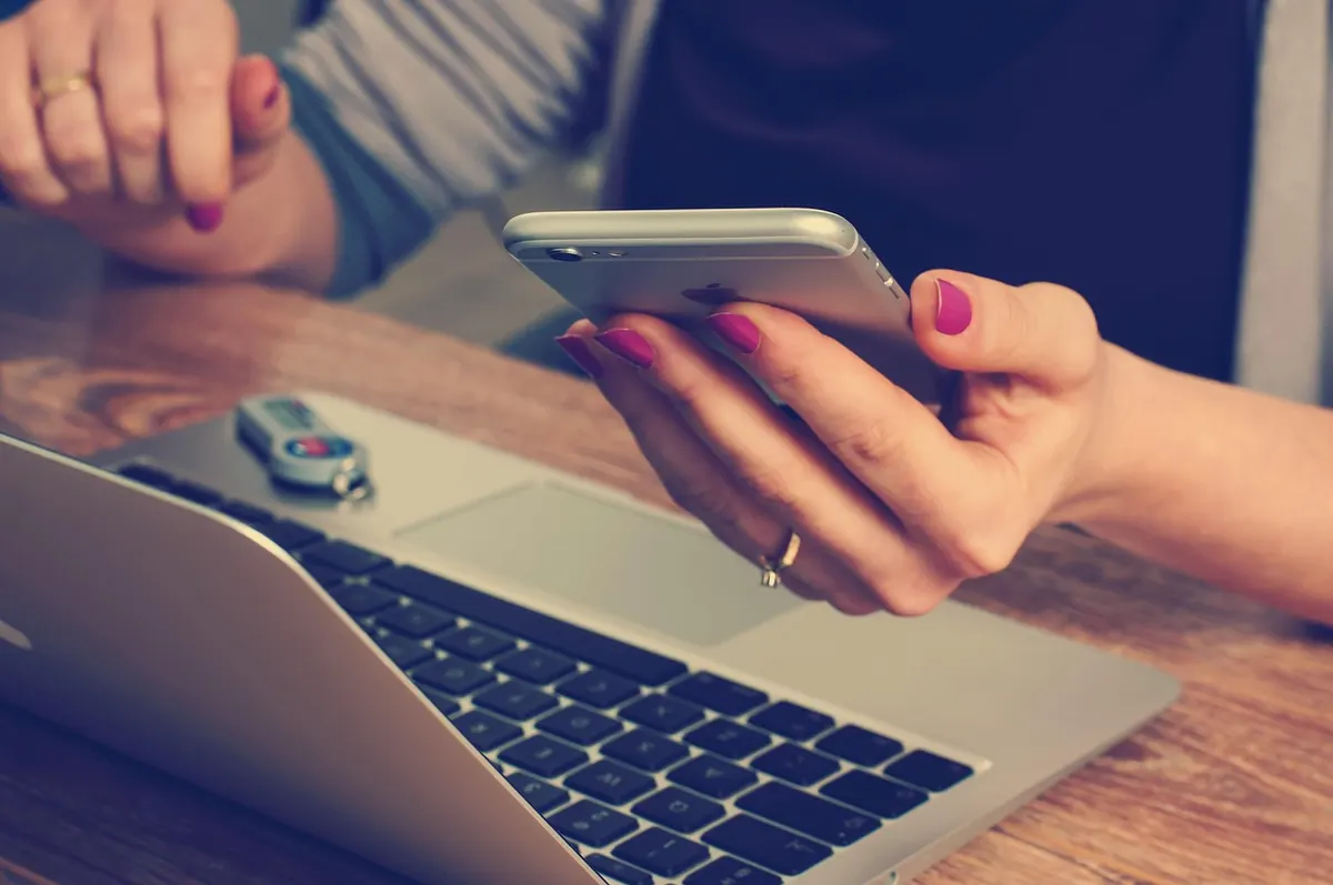 Plotting vs Pantsing: Which Approach Suits Your Writing Style?